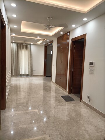 Room in 3 BHK Apartment at Unitech The Villas, Sector 33 – for Sale