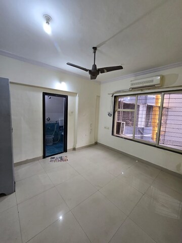 Room in 1 BHK Apartment at Vile Parle East – for Sale