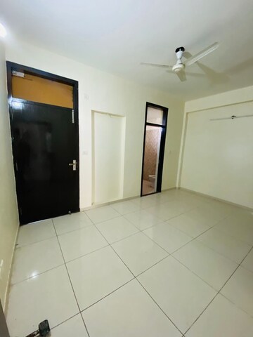 2 BHK Builder Floor For Rent in Prateek Grand City Siddharth Vihar Ghaziabad  7582207