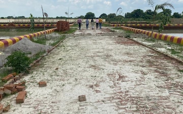 Land For Sale in Mohanlalganj