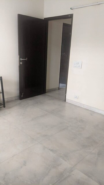 Room in 4 BHK Apartment at Ireo Skyon, Sector 60 – for Sale