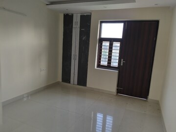Room in 3 BHK Builder Floor at Amolik Residency, Sector 86 – for Sale