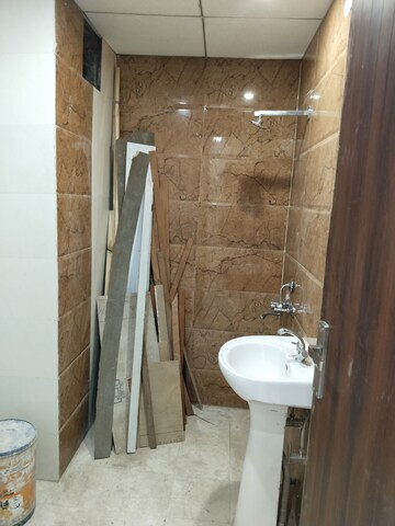 Bathroom in 3 BHK Builder Floor at Amolik Residency, Sector 86 – for Sale