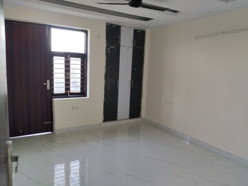 Room in 3 BHK Builder Floor at Amolik Residency, Sector 86 – for Sale