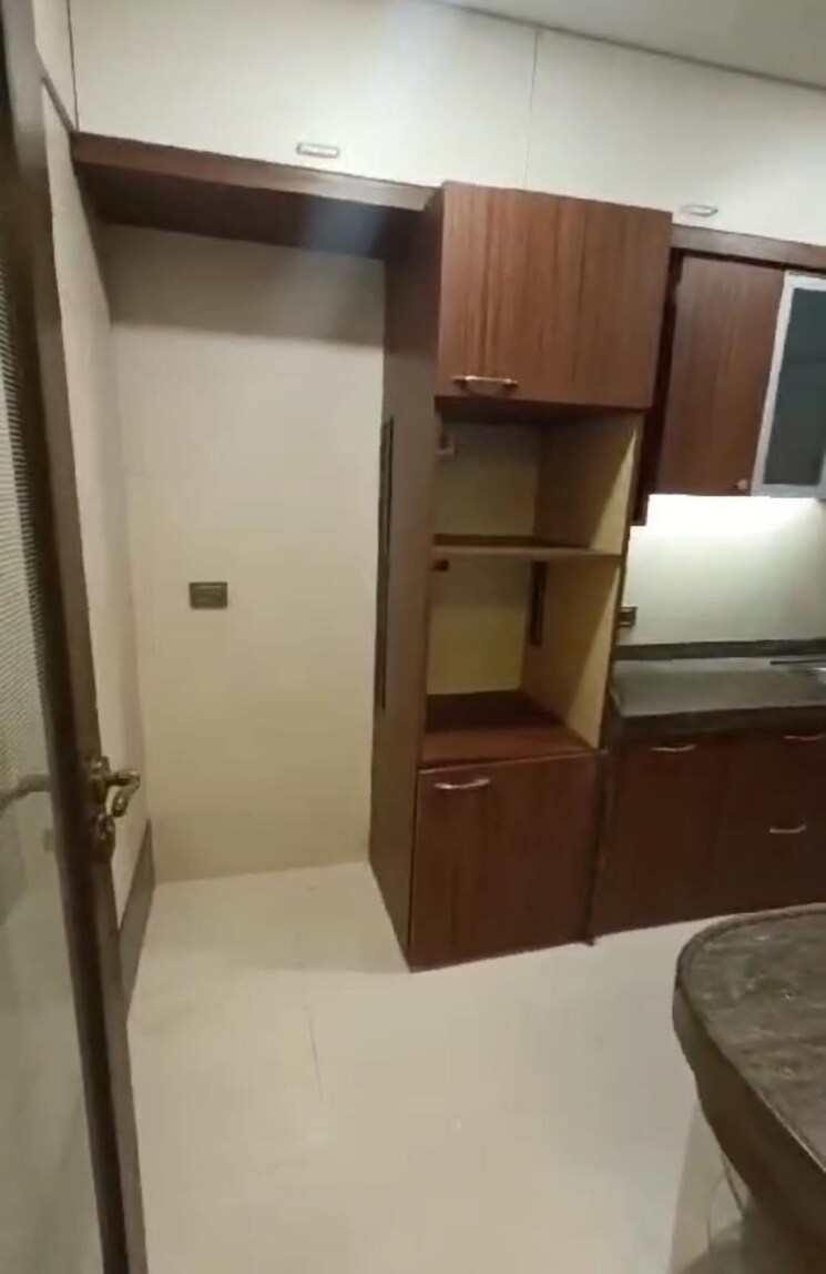 Bathroom, maheshwar-kiran-apartment 2 Bedroom 700 Sq.Ft. Apartment In Santacruz West Mumbai 7583486