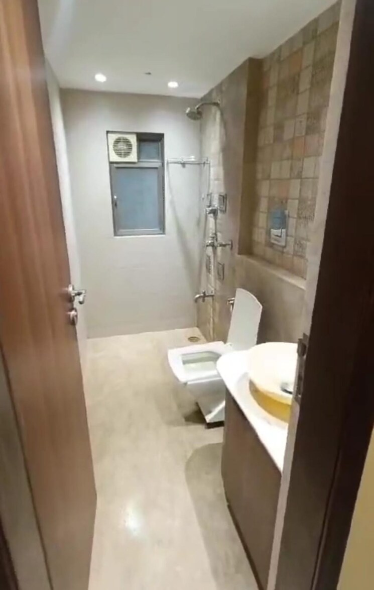 Bathroom, maheshwar-kiran-apartment 2 Bedroom 700 Sq.Ft. Apartment In Santacruz West Mumbai 7583486