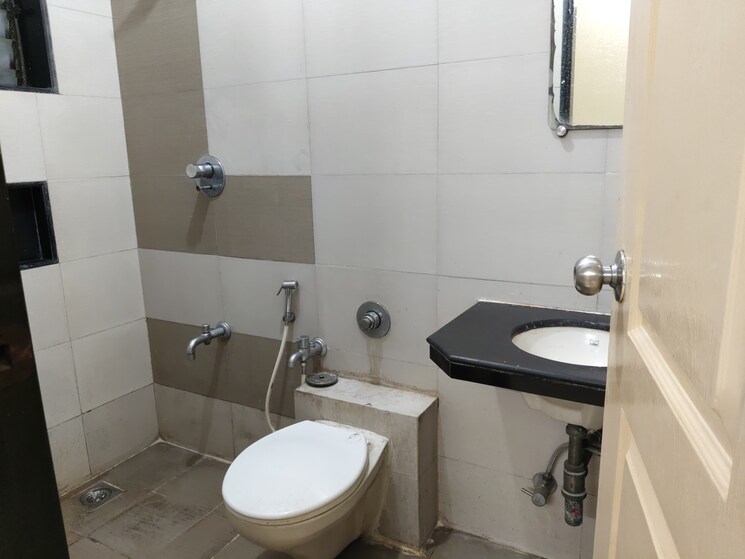 Bathroom, bdl-radhakrishnan 4 Bedroom 1750 Sq.Ft. Apartment In Chembur Mumbai 7583641