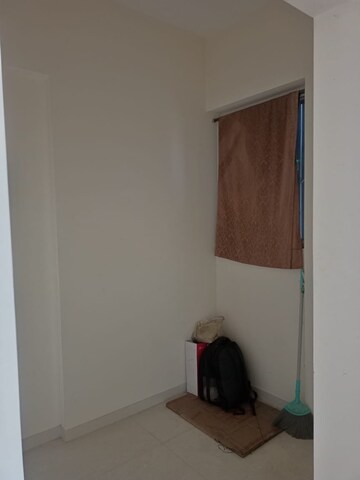 Room in 2.5 BHK Apartment at Vijay Orovia, Ghodbunder Road – for Sale