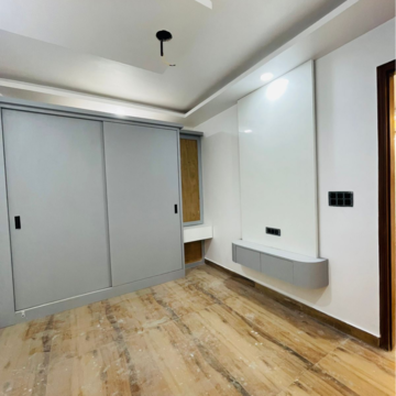 Room in 3 BHK Apartment at Sector 104 – for Sale