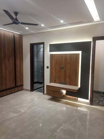 Room in 4 BHK Builder Floor at Sector 12 Dwarka – for Sale