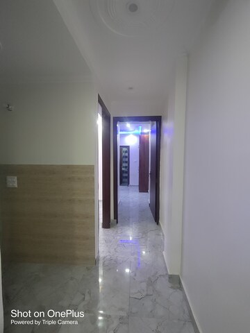 रेसिडेंशियल बिल्डर फ्लोर वर्ग यार्ड फॉर रेंट इन द्वारका मोर दिल्ली  7584667