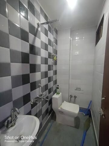 रेसिडेंशियल बिल्डर फ्लोर वर्ग यार्ड फॉर रेंट इन द्वारका मोर दिल्ली  7584667