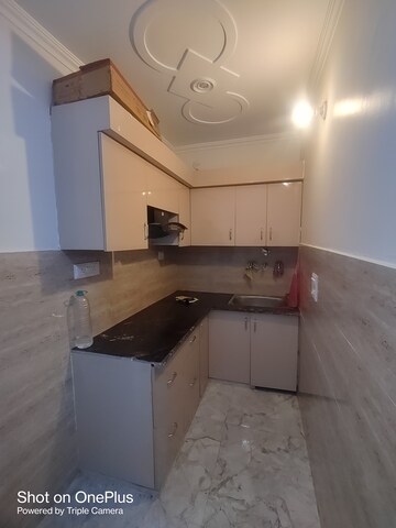 रेसिडेंशियल बिल्डर फ्लोर वर्ग यार्ड फॉर रेंट इन द्वारका मोर दिल्ली  7584667