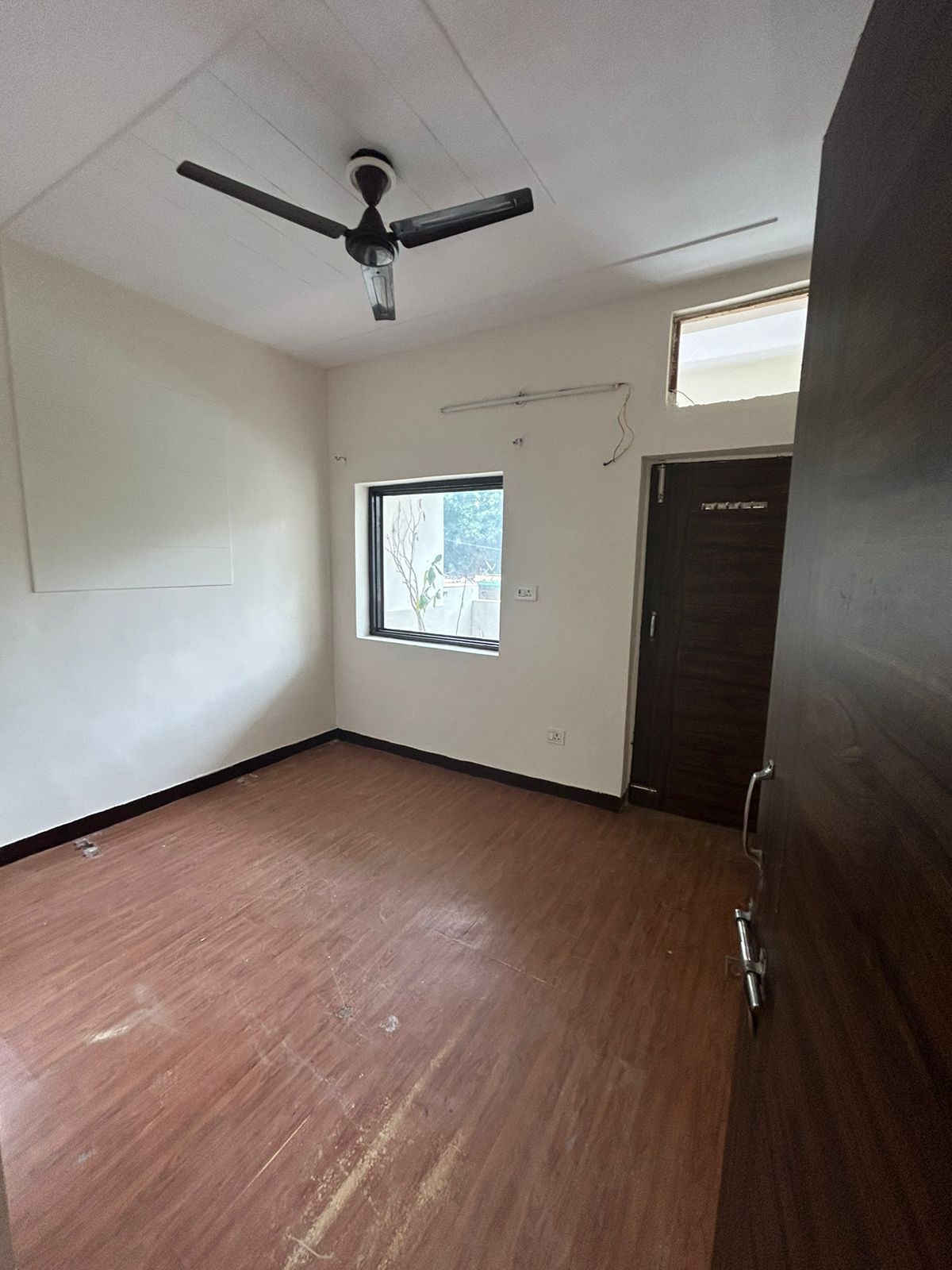 Rental 2 Bedroom 950 Sq.Ft. Apartment in Ekta Apartments Paschim Vihar
