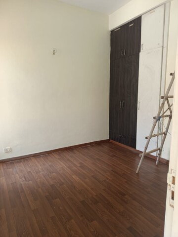 Room in 2 BHK Apartment at Omaxe Heights, Sector 86 – for Sale