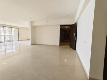 Room in 5 BHK Apartment at Hiranandani Basilius, Ghodbunder Road – for Sale