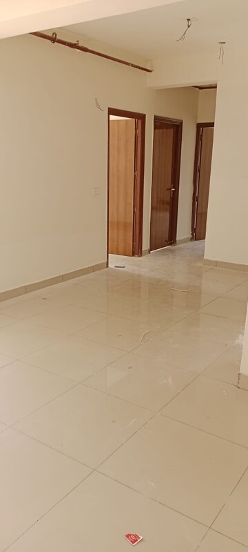 Room in 3 BHK Apartment at Panchsheel Greens II, Sector 16 Greater Noida – for Sale