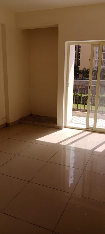 Room in 3 BHK Apartment at Panchsheel Greens II, Sector 16 Greater Noida – for Sale