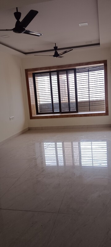Room in 2 BHK Apartment at Suraj Heights Goregaon, Goregaon East – for Sale