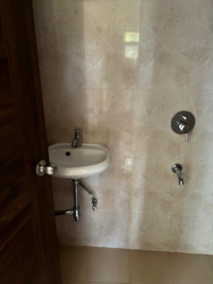 Attached Bathroom, andheri east 1.5 Bedroom 630 Sq.Ft. Apartment In Andheri East Mumbai 7586259