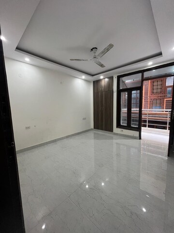 Room in 3 BHK Builder Floor at Palm Residency Chhatarpur, Chattarpur – for Sale