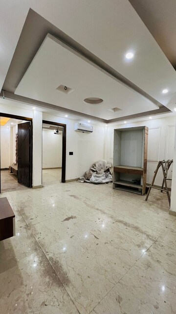 Living Room in 3 BHK Builder Floor at South City Arcade, Sector 41 – for Sale