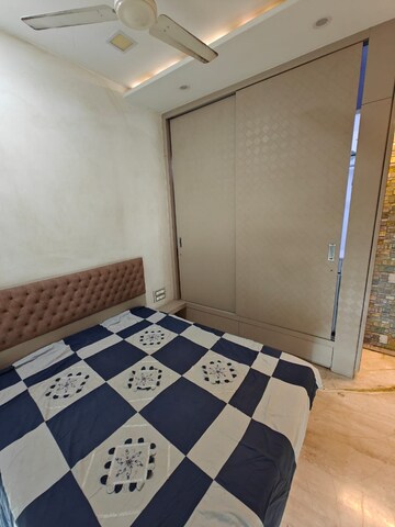 Bedroom in 3.5 BHK Apartment at DLH Sorrento, Veera Desai Road – for Rent