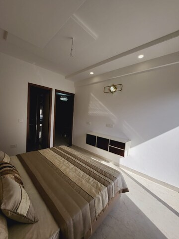 Furnished Amenities in 3 BHK Builder Floor at Sector 117 – for Sale