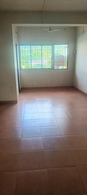 Room in 2 BHK Apartment at Lokhandwala Vinay Tower, Kandivali East – for Sale
