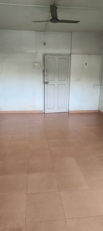 Room in 2 BHK Apartment at Lokhandwala Vinay Tower, Kandivali East – for Sale