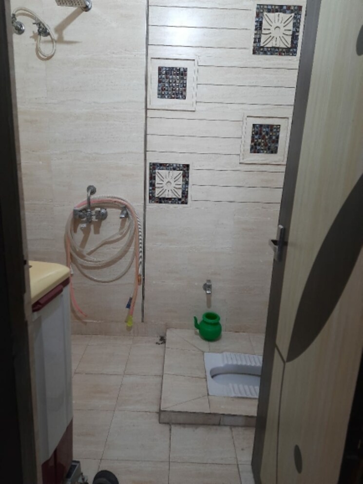 Bathroom, vasundhara sector 5 3 Bedroom 105 Sq.Mt. Builder Floor In Vasundhara Sector 5 Ghaziabad 7587429
