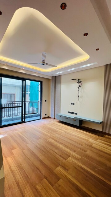 Room in 3 BHK Builder Floor at Ansal Florence Villa, Sushant Lok Iii – for Sale