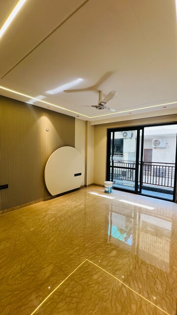 Room in 3 BHK Builder Floor at Ansal Florence Villa, Sushant Lok Iii – for Sale