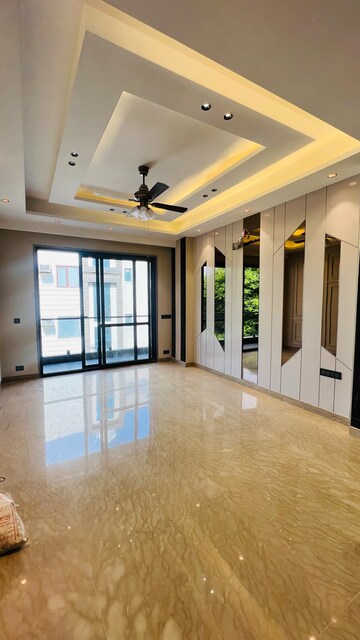 Room in 3 BHK Builder Floor at Ansal Florence Villa, Sushant Lok Iii – for Sale