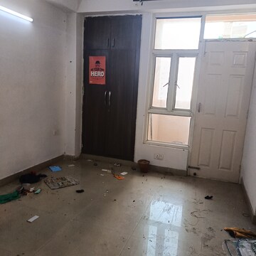 Room in 2 BHK Apartment at Supertech Cape Town, Sector 74 – for Sale