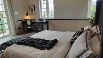 Bedroom in 5 BHK Apartment at Hiranandani Estate Evelina, Ghodbunder Road – for Sale