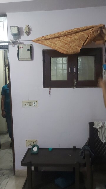 Furnished Amenities in 1.5 BHK Builder Floor at Mayur Vihar Phase 1 – for Sale