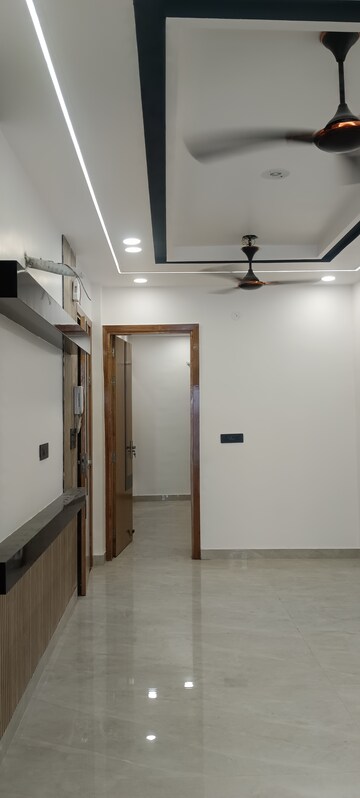 रेसिडेंशियल बिल्डर फ्लोर वर्ग फुट फॉर रेंट इन मीनाक्षी गार्डन दिल्ली  7588328