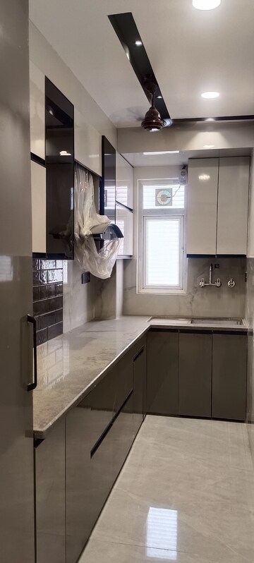 रेसिडेंशियल बिल्डर फ्लोर वर्ग फुट फॉर रेंट इन मीनाक्षी गार्डन दिल्ली  7588328