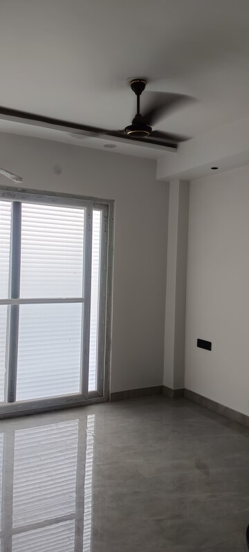 रेसिडेंशियल बिल्डर फ्लोर वर्ग फुट फॉर रेंट इन मीनाक्षी गार्डन दिल्ली  7588328