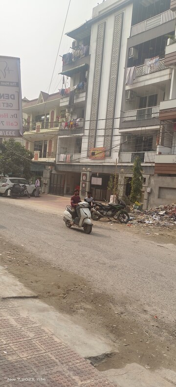 रेसिडेंशियल बिल्डर फ्लोर वर्ग फुट फॉर रेंट इन न्याय खंड आई ग़ाज़ियाबाद  7588363