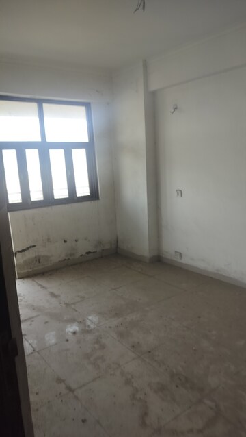 Room in 3 BHK Apartment at Maxheights, Kundli – for Sale