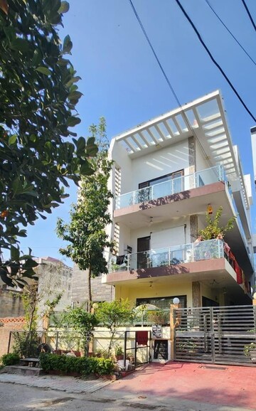 6+ BHK Independent House – Exterior View View at Gomti Nagar - for Sale