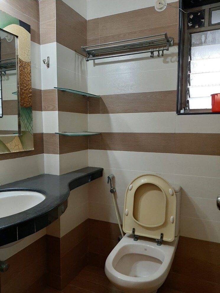 Bathroom, silver-niche-apartment 2 Bedroom 1100 Sq.Ft. Apartment In Santacruz West Mumbai 7589920