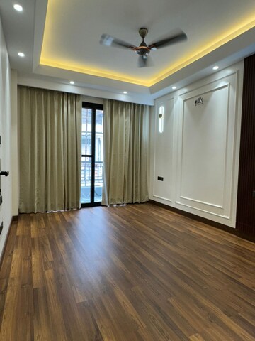 Room in 4 BHK Builder Floor at SS Southend Floors, South City 2 – for Sale