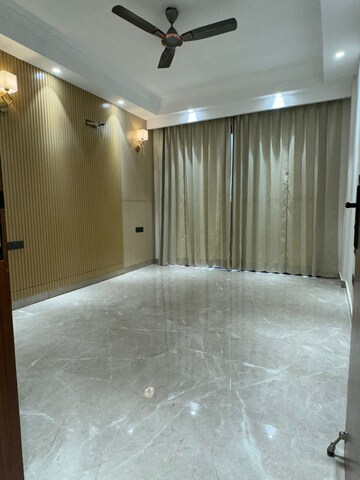 Building Lobby in 4 BHK Builder Floor at SS Southend Floors, South City 2 – for Sale