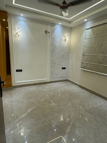 Room in 4 BHK Builder Floor at SS Southend Floors, South City 2 – for Sale