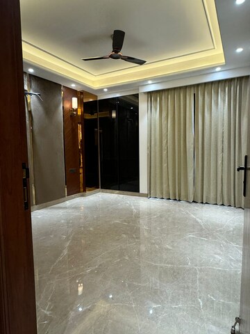 Bedroom in 4 BHK Builder Floor at SS Southend Floors, South City 2 – for Sale