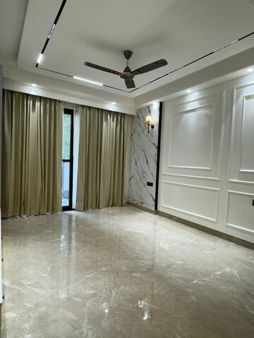 Room in 4 BHK Builder Floor at SS Southend Floors, South City 2 – for Sale