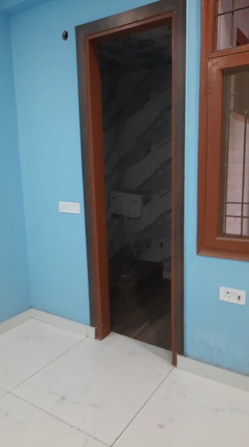 Furnished Amenities in 2 BHK Builder Floor at Shalimar Garden Extension 1 – for Sale